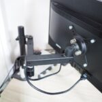 モニターの裏側