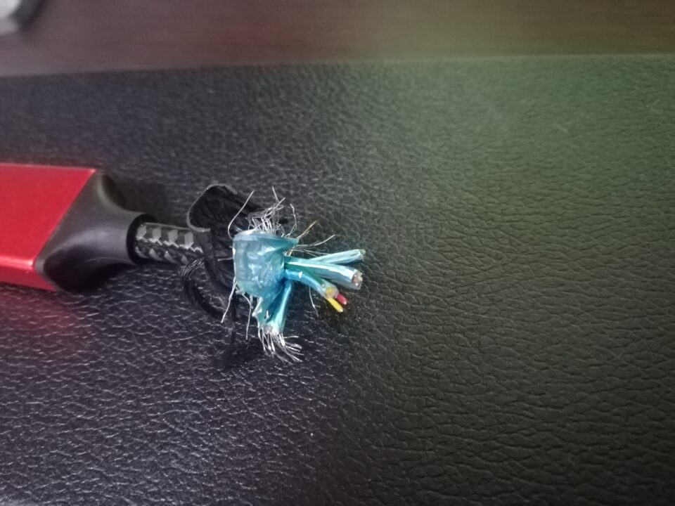 seekeraケーブル内部